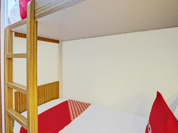 OYO 92435 Sunlo Cozy Home Family Homestay Syariah : photo 2 de la chambre chambre lits jumeaux supérieure