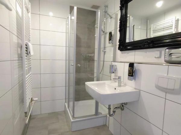 Les Nations : photo 3 de la chambre chambre double confort avec balcon