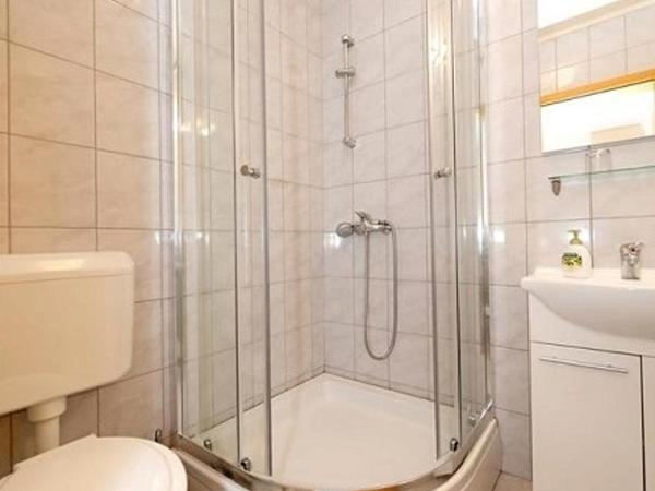 Apartments and rooms by the sea Stara Novalja, Pag - 6303 : photo 3 de la chambre chambre lits jumeaux