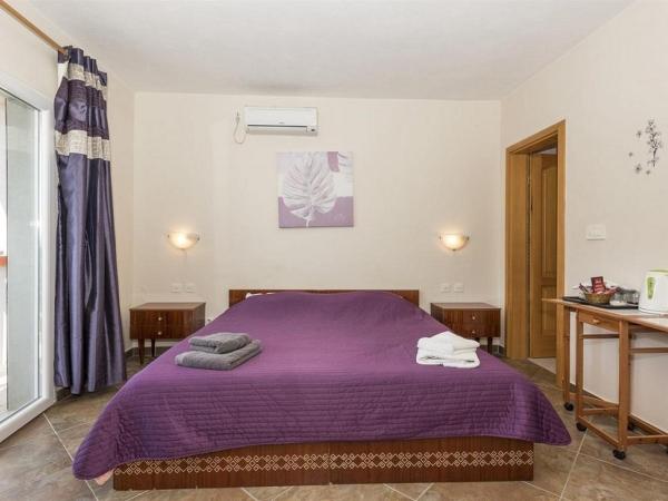 Apartments and rooms by the sea Stara Novalja, Pag - 6303 : photo 1 de la chambre chambre double avec balcon - vue sur mer