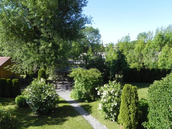 À la Petite Maison : photo 10 de la chambre appartement - vue sur jardin