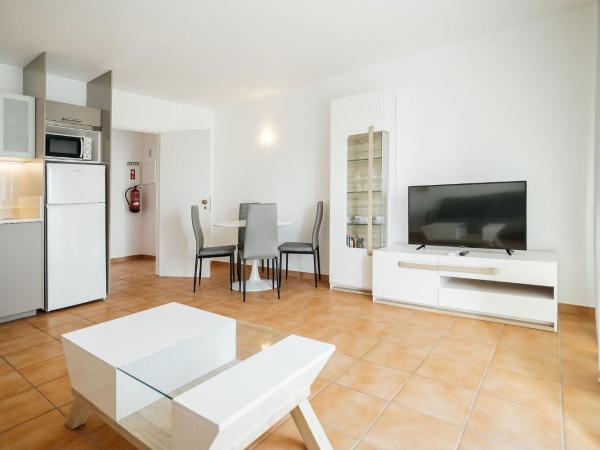 Oura Parque Apartamentos Turisticos : photo 7 de la chambre chambre double - vue sur piscine