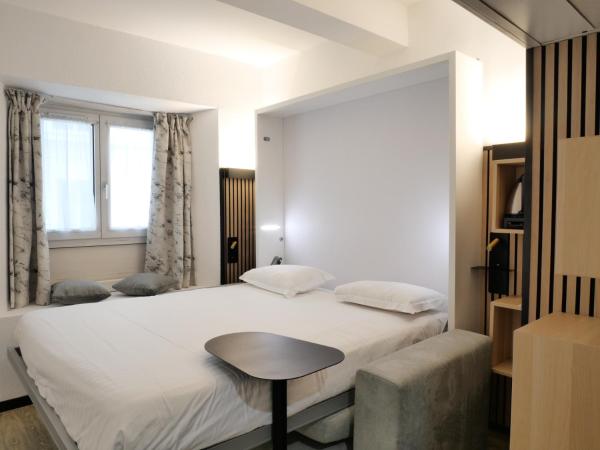 Hôtel Carré Vieux Port : photo 6 de la chambre chambre confort avec grand lit