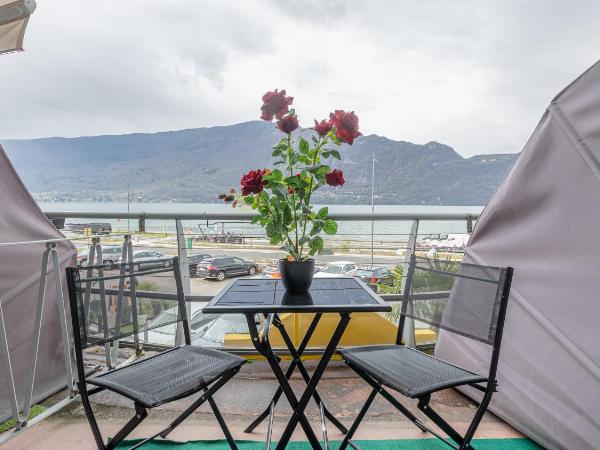 Hôtel du Poète : photo 1 de la chambre chambre double - vue sur lac