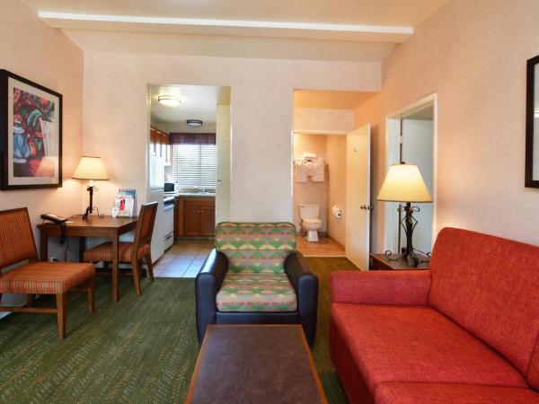 Lamplighter Inn & Suites at SDSU : photo 5 de la chambre suite avec lits queen-size - non-fumeurs