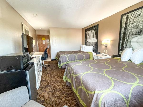 Super 8 by Wyndham Indianapolis Emerson : photo 10 de la chambre chambre double avec 2 lits doubles - non-fumeurs