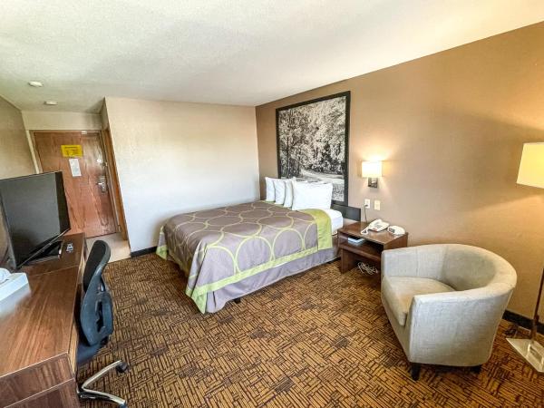 Super 8 by Wyndham Indianapolis Emerson : photo 2 de la chambre chambre lit queen-size - non-fumeurs