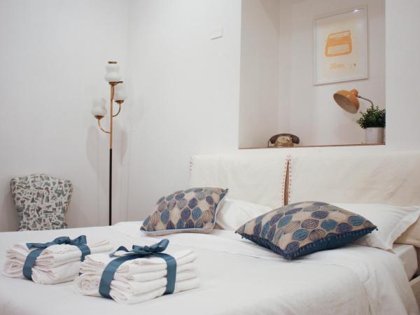 Sa Prazza GuestHouse : photo 1 de la chambre chambre double avec salle de bains privative
