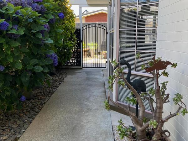 Carly's Place : photo 4 de la chambre chambre lit queen-size - vue sur jardin