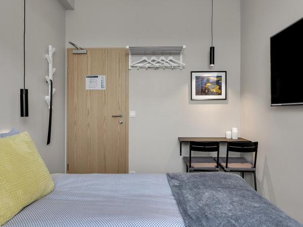 NN Urban Guesthouse : photo 9 de la chambre chambre double avec salle de bains privative
