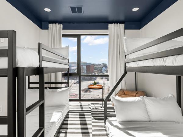 The Eighteen by Locale : photo 3 de la chambre bunkroom penthouse, 2.5 bath