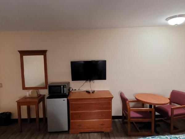 Harvey's Motel SDSU La Mesa San Diego : photo 3 de la chambre chambre avec 2 grands lits queen-size