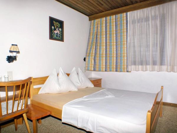 Apartments and rooms by the sea Nemira, Omis - 2781 : photo 1 de la chambre chambre simple