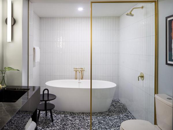 Kimpton Alton Hotel, an IHG Hotel : photo 4 de la chambre chambre lit king-size premium avec baignoire et douche à l'italienne