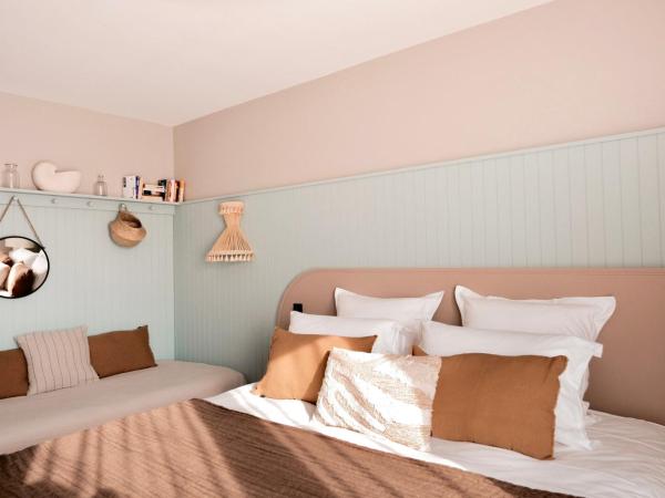 Emeria Dinard Thalasso Spa : photo 4 de la chambre chambre familiale - vue latérale sur mer