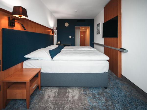 OREA Hotel Pyramida Praha : photo 2 de la chambre chambre double classique avec accès gratuit à la piscine