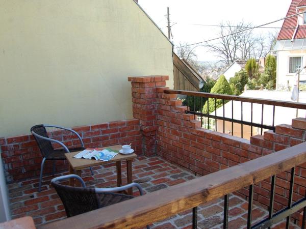 Maya Guesthouse : photo 3 de la chambre studio avec terrasse