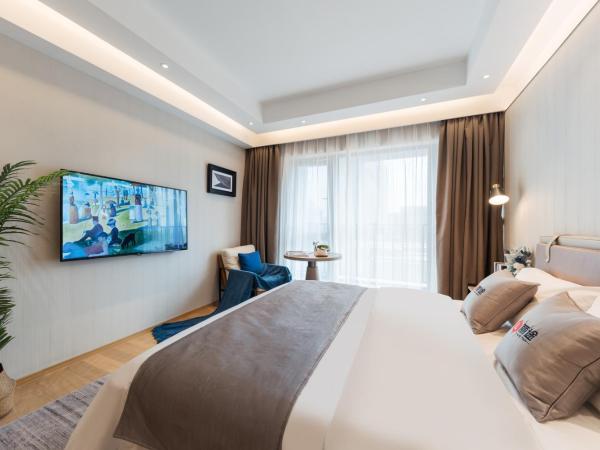 Livetour Hotel Financial City Keyun Road Metro Guangzhou : photo 2 de la chambre chambre lit king-size lizzy (avec lave-linge séchant et télévision)