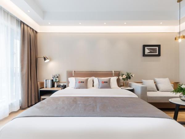 Livetour Hotel Financial City Keyun Road Metro Guangzhou : photo 9 de la chambre chambre lit king-size lizzy (avec lave-linge séchant et télévision)