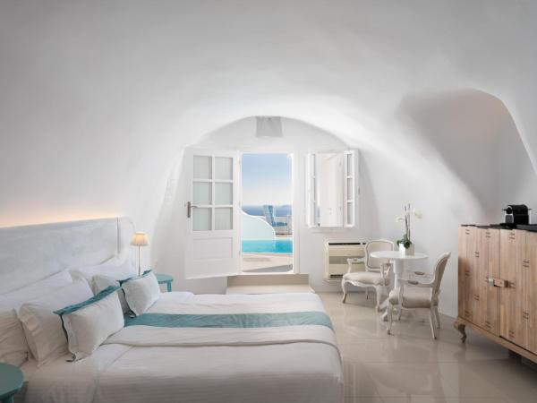 Katikies Kirini Santorini - The Leading Hotels Of The World : photo 2 de la chambre suite de maître avec piscine privée