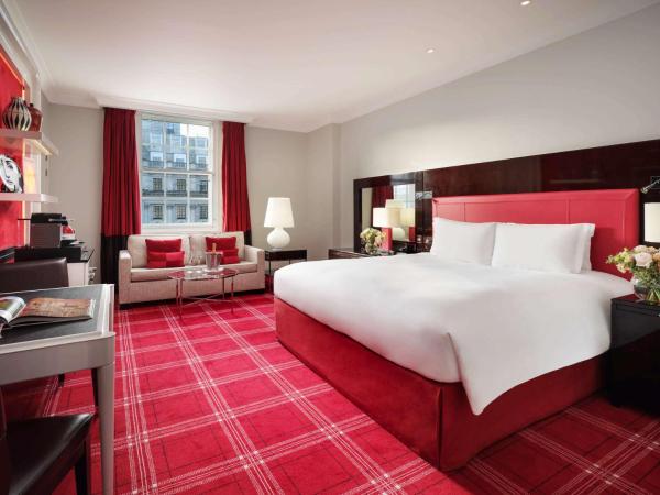 Sofitel London St James : photo 1 de la chambre suite junior lit king-size avec coin salon - vue sur waterloo place