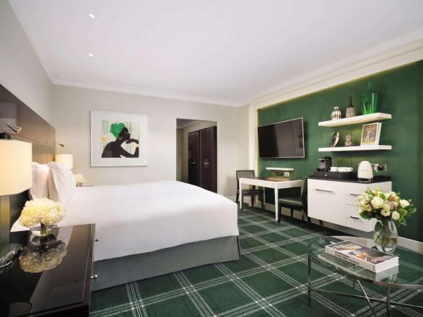 Sofitel London St James : photo 3 de la chambre suite junior lit king-size avec coin salon - vue sur waterloo place