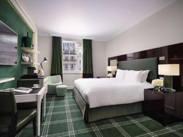 Sofitel London St James : photo 1 de la chambre chambre lit king-size de luxe premium - vue sur waterloo place ou pall mall