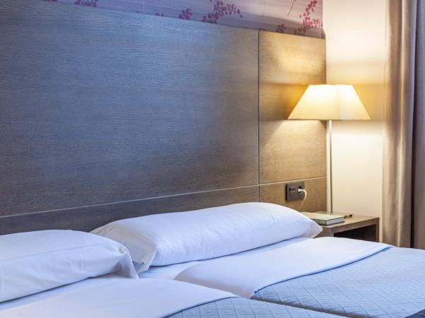 Hotel Macià Monasterio de los Basilios : photo 1 de la chambre chambre lits jumeaux avec lit d’appoint - 301
