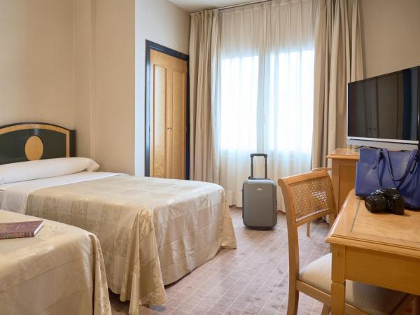 Hotel Macià Cóndor : photo 1 de la chambre chambre double ou lits jumeaux