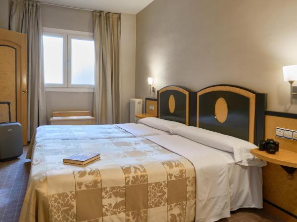 Hotel Macià Cóndor : photo 9 de la chambre chambre familiale (2 adultes et 2 enfants)