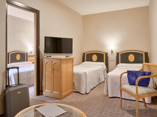 Hotel Macià Cóndor : photo 10 de la chambre chambre familiale (2 adultes et 2 enfants)