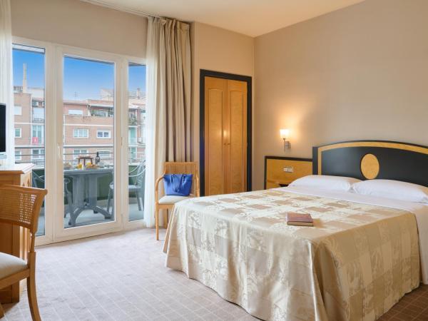 Hotel Macià Cóndor : photo 1 de la chambre chambre double ou lits jumeaux avec terrasse