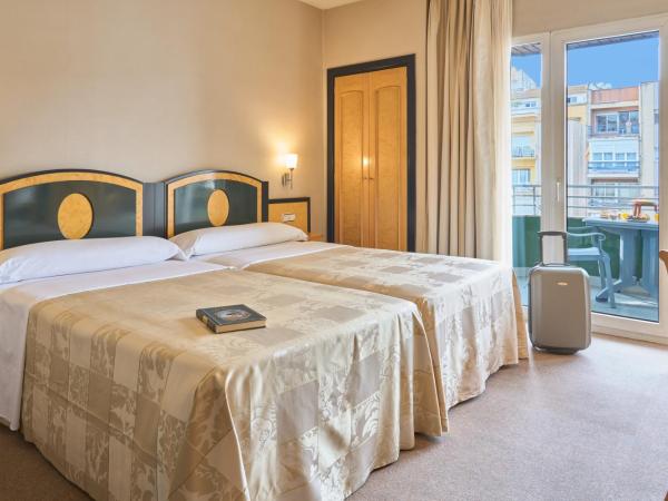 Hotel Macià Cóndor : photo 2 de la chambre chambre double ou lits jumeaux avec terrasse