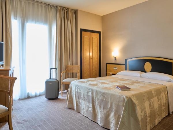 Hotel Macià Cóndor : photo 10 de la chambre chambre double ou lits jumeaux avec terrasse