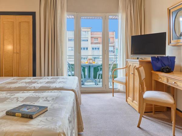 Hotel Macià Cóndor : photo 4 de la chambre chambre double ou lits jumeaux avec terrasse