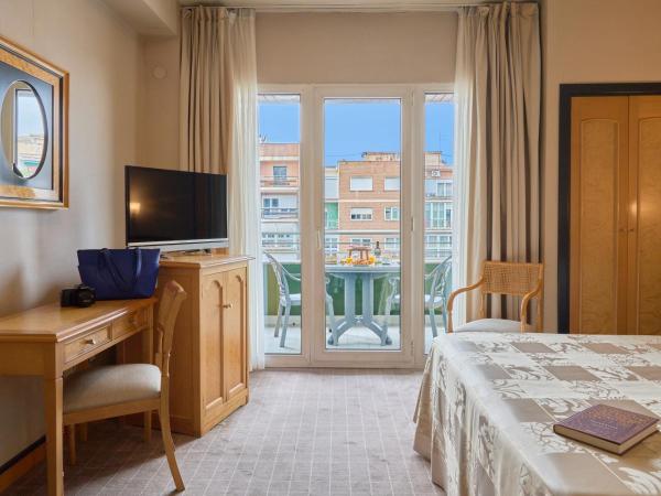 Hotel Macià Cóndor : photo 7 de la chambre chambre double ou lits jumeaux avec terrasse
