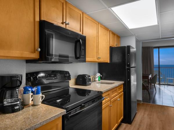 Crown Reef Beach Resort and Waterpark : photo 4 de la chambre suite queen front de mer
