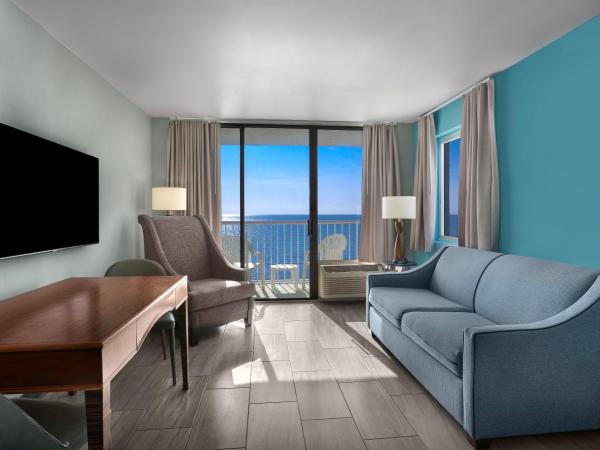 Crown Reef Beach Resort and Waterpark : photo 1 de la chambre suite lit king-size avec baignoire spa - bord de mer