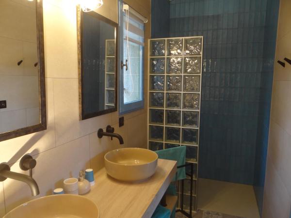 Mas Val-Chênaie Gordes : photo 9 de la chambre chambre lits jumeaux deluxe