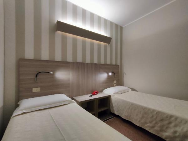 Hotel Vittoria : photo 1 de la chambre chambre lits jumeaux