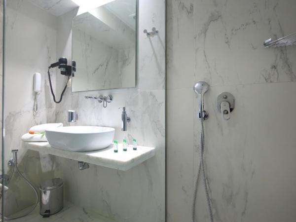 Hotel Lefkas : photo 4 de la chambre chambre double ou lits jumeaux - vue sur ville