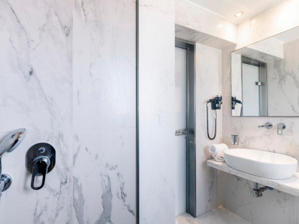 Hotel Lefkas : photo 2 de la chambre chambre double ou lits jumeaux - vue sur ville