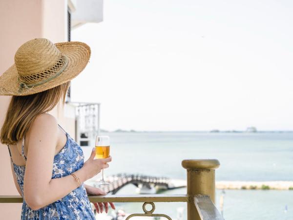 Hotel Lefkas : photo 9 de la chambre suite familiale 2 chambres avec vue sur mer