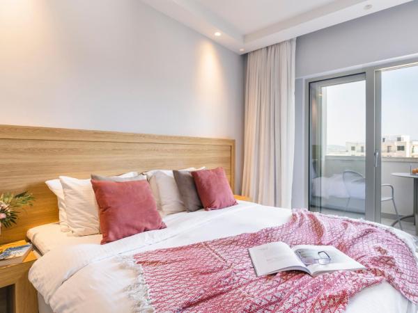 Hotel Lefkas : photo 5 de la chambre chambre double ou lits jumeaux - vue sur ville