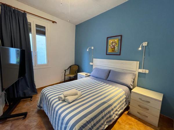 P&R hostals Can Tort : photo 1 de la chambre chambre quadruple confort