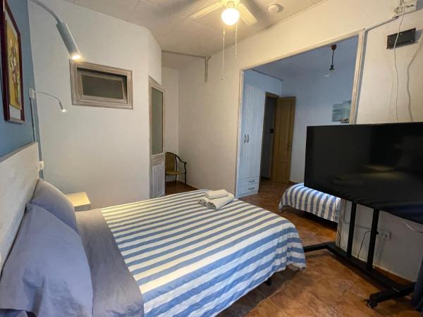 P&R hostals Can Tort : photo 2 de la chambre chambre quadruple confort