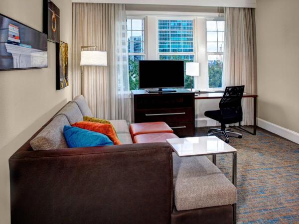 Residence Inn by Marriott Atlanta Midtown/Georgia Tech : photo 2 de la chambre suite 1 chambre avec 2 lits queen-size