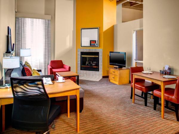 Residence Inn Atlanta Midtown 17th Street : photo 2 de la chambre suite 1 chambre lit queen-size avec canapé-lit