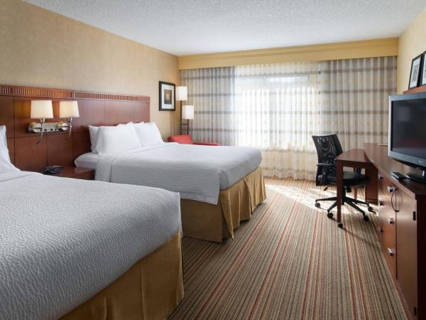 Courtyard Sacramento Airport Natomas : photo 1 de la chambre chambre double avec 2 lits doubles