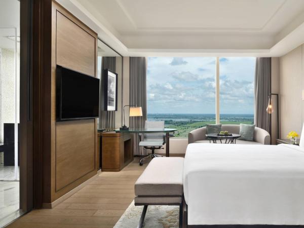 JW Marriott Hotel Kolkata : photo 3 de la chambre chambre lit king-size exécutive avec accès au salon exécutif et transfert aéroport aller simple
